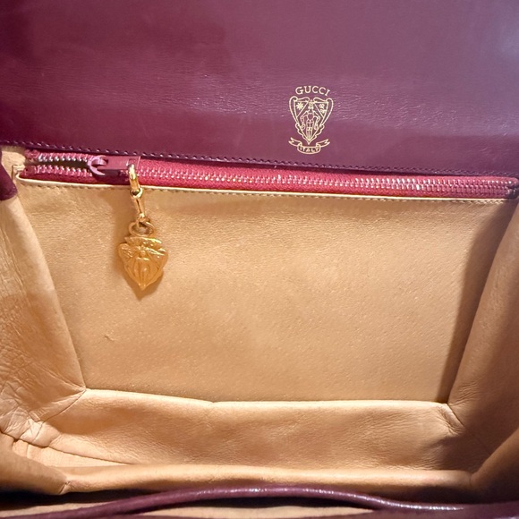 Vintage 1970s Gucci Burgundy Leather Shoulder Bag Gold Crest Italy - Picture 5 of 13
